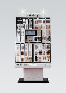 Mit Beleuchtung präsentiert hier Sisley dekorative Kosmetik im Permanent Display.
