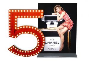 Das Schaufenster darf nicht fehlen ... und Chanel Nr.5 sollte immer dabei sein ...