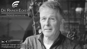 Porträt von Dr. Rainer Eckert mit Logo, Website und Kontaktdaten im Stil eines professionellen Editorial-Fotos.